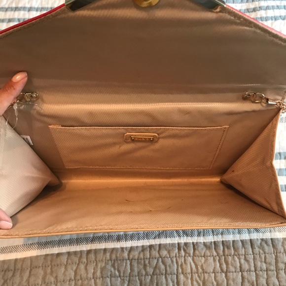 Clutch - Picture 2 of 2